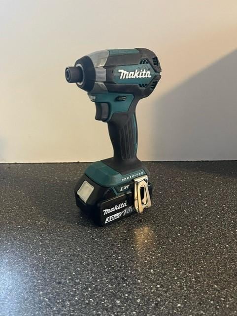 TOURNEVIS À PERCUSSION MAKITA DTD153+ BL1850B (nouveau), Bricolage & Construction, Enlèvement, Neuf