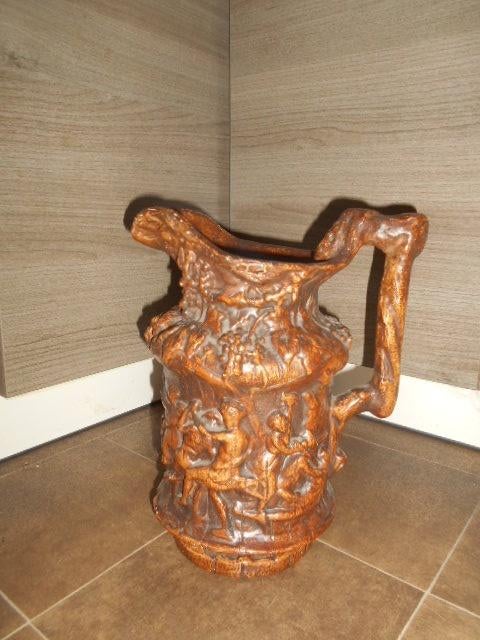 Grande cruche ancienne, Enlèvement