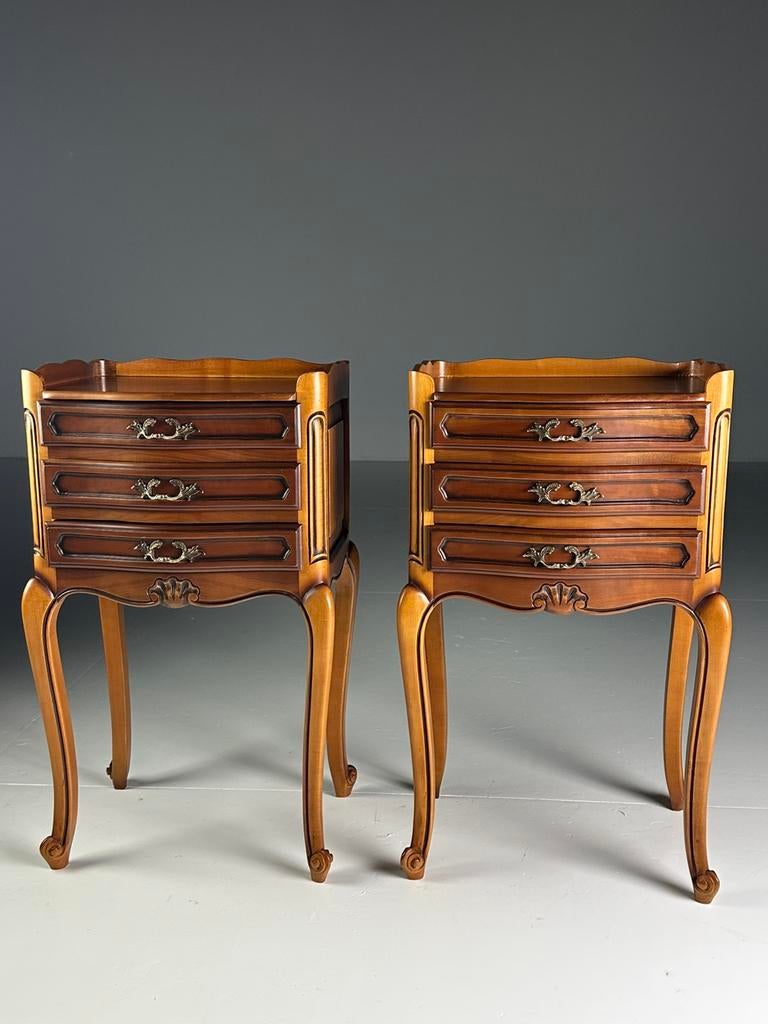 Set van twee vintage nachtkastjes midden 20e eeuw, Ophalen of Verzenden, Zo goed als nieuw, Hout