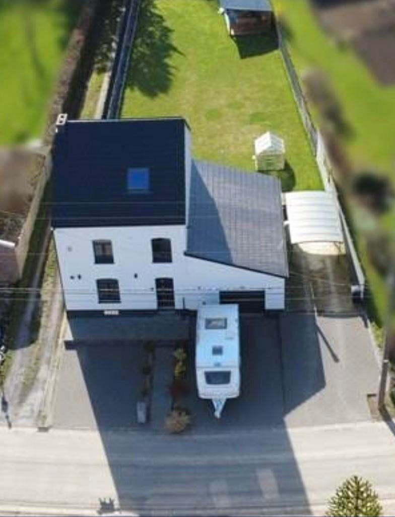 Gerenoveerde en geïsoleerde 4-zijdige woning te koop in 5640, Immo, 1000 tot 1500 m², Provincie Namen, 182 kWh/jaar, Vrijstaande woning