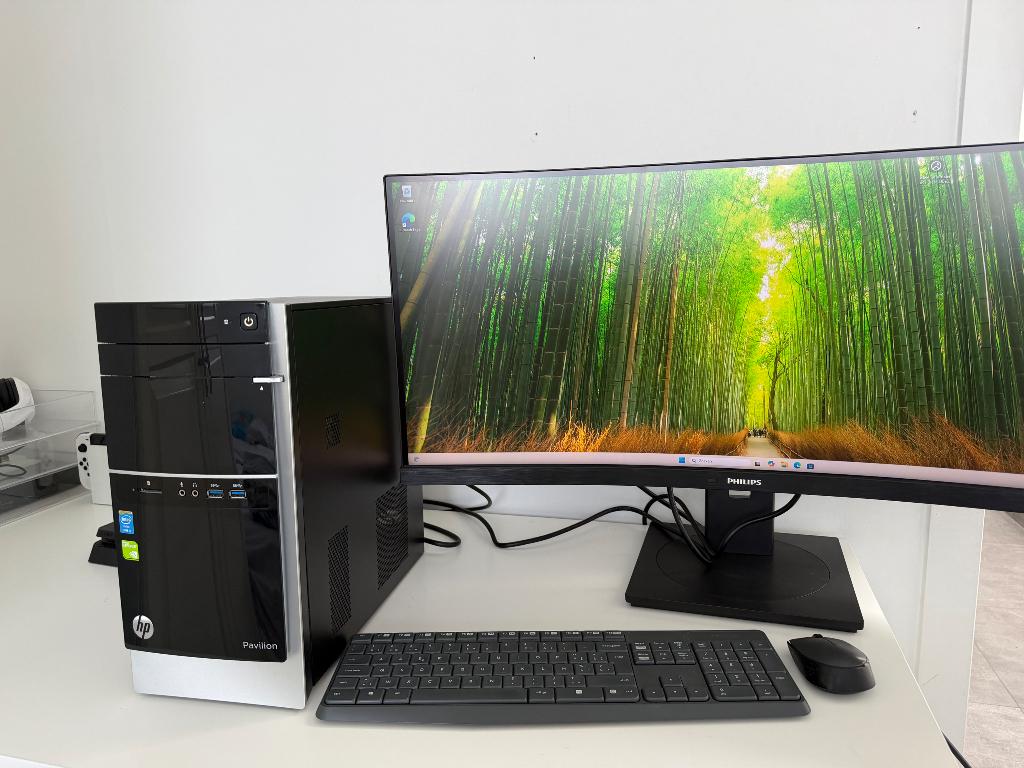 Computer met scherm in perfecte staat, 8 GB, Zo goed als nieuw, SSD, Intel Core i5