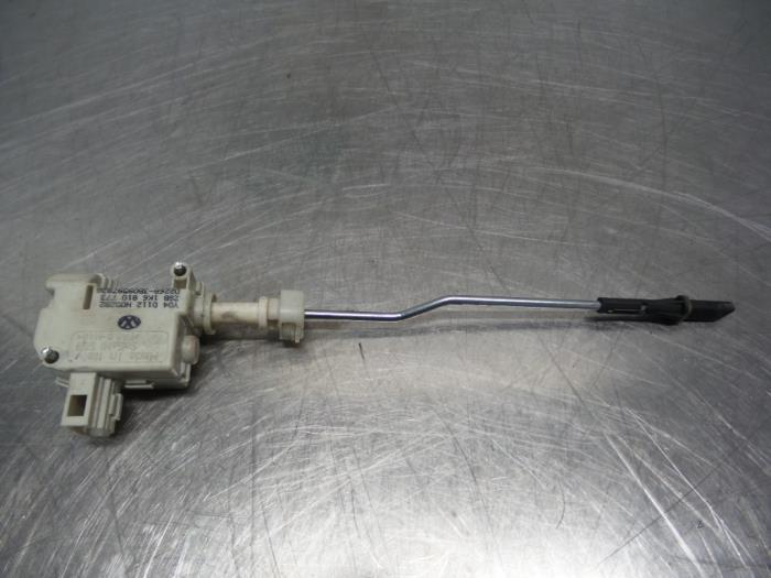 Motor Centrale Deurvergrendeling van een Volkswagen Golf (Go, Auto-onderdelen, Carrosserie, Volkswagen, Gebruikt, 3 maanden garantie