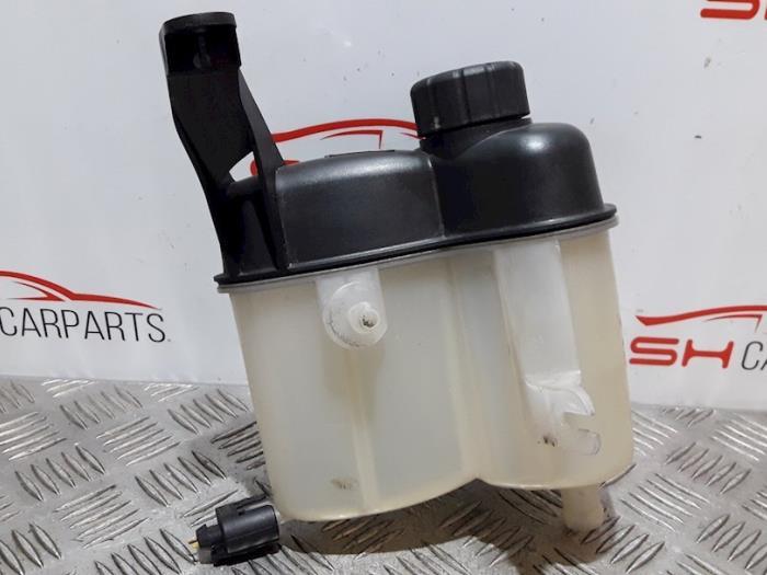 Expansievat van een Mercedes B-Klasse, Gebruikt, -, Ophalen of Verzenden, -