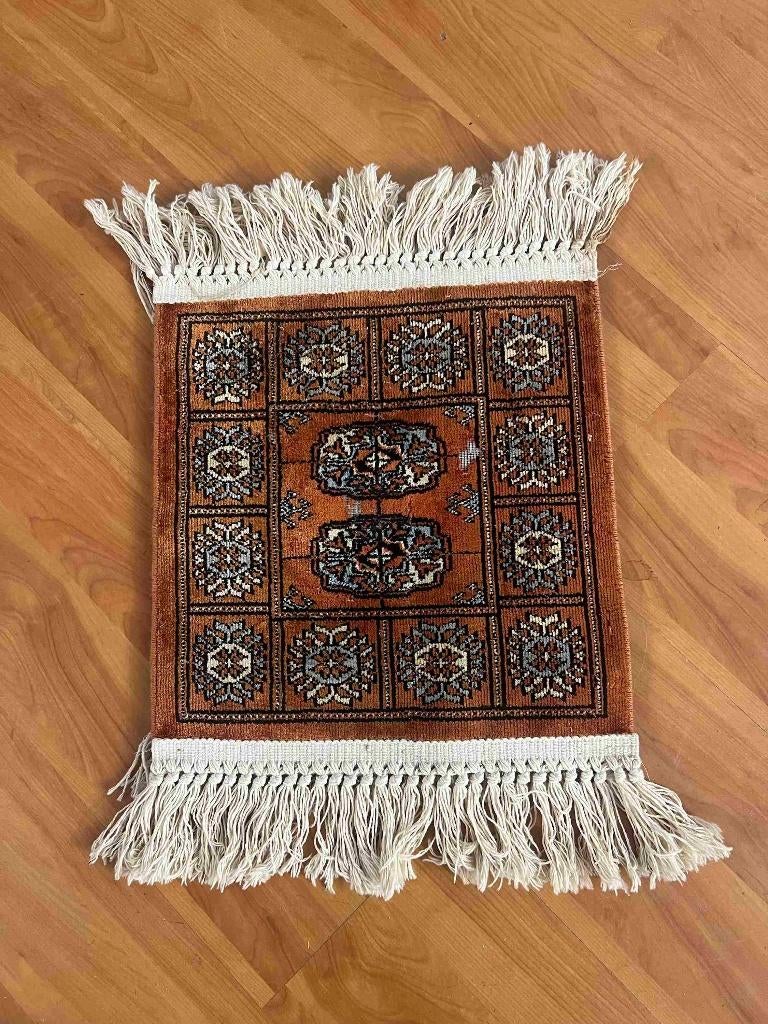 Vintage oosters tapijt kleedje 37/34 cm, Huis en Inrichting, Tafelkleden, Ophalen of Verzenden, Gebruikt