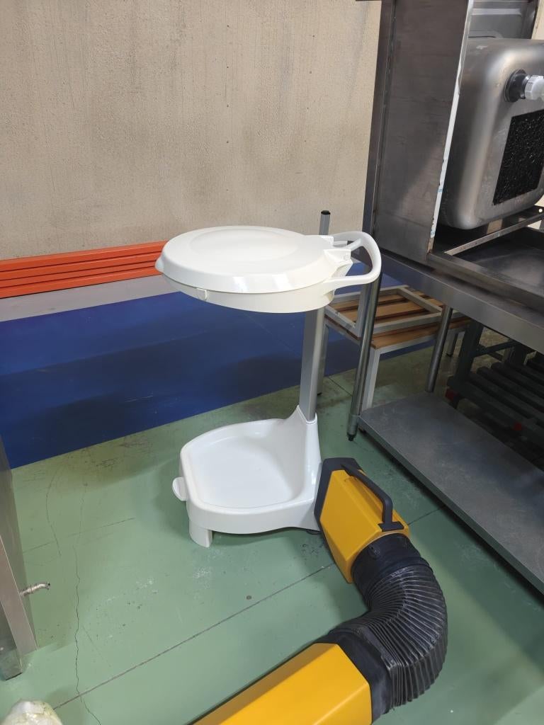 poubelles à pédale, Enlèvement, Utilisé, Mobilier en inox