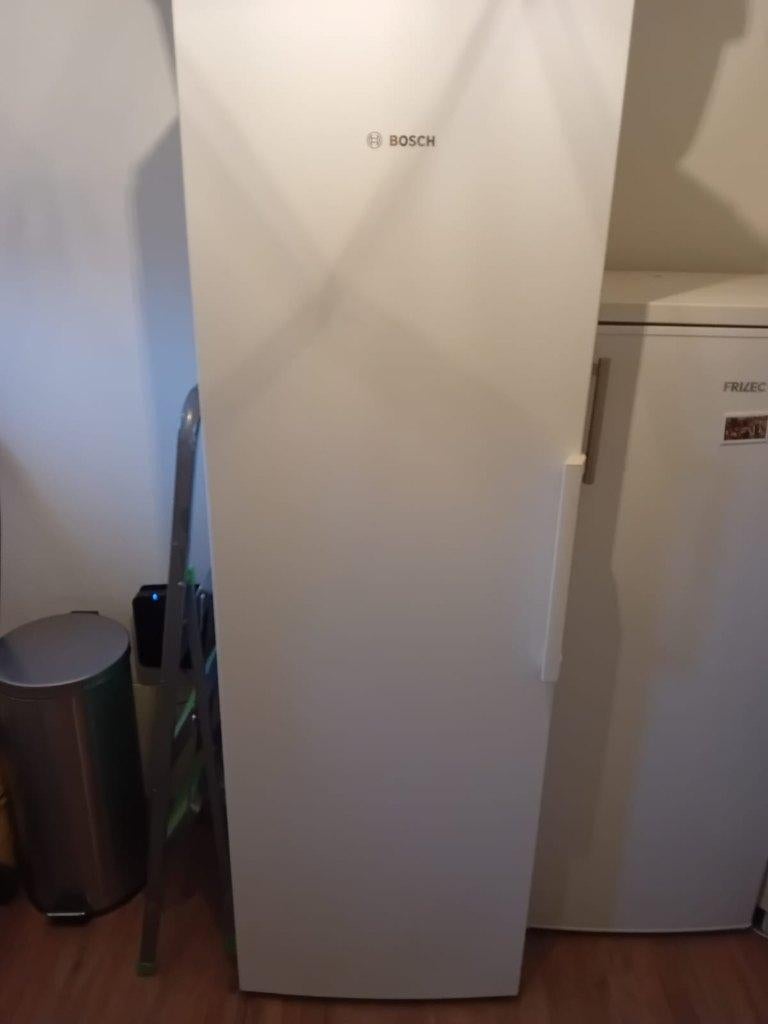 Réfrigérateur BOSH, Classe énergétique A ou plus économe, 160 cm ou plus, Sans bac à congélation, Enlèvement