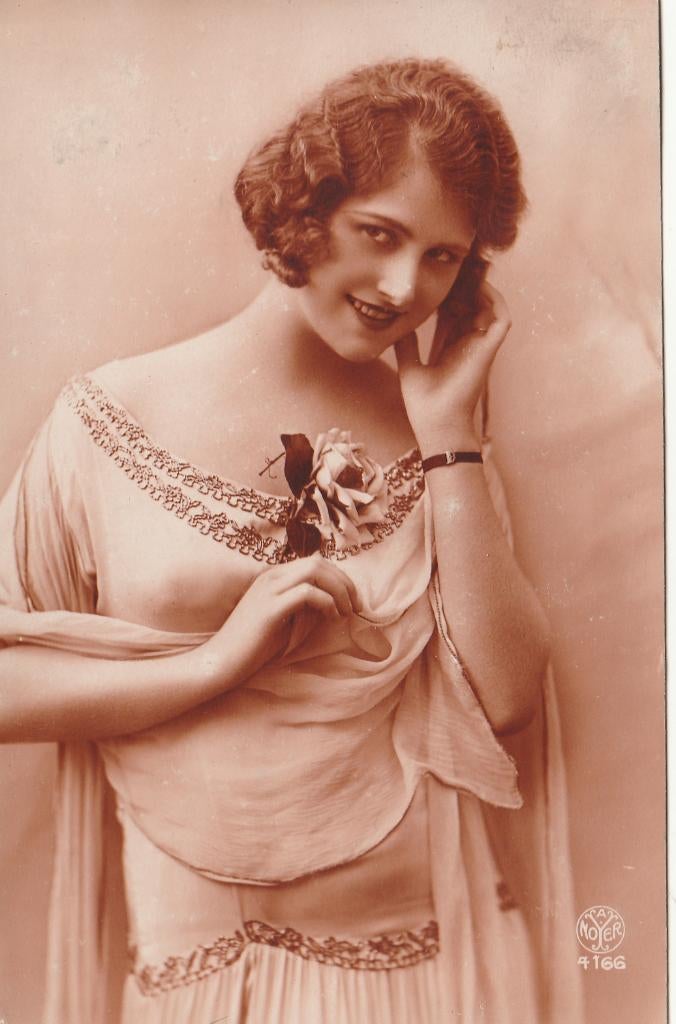 FANTASIE -  Mooi meisje met Roos  + 100 Jaar oud !, Envoi, 1920 à 1940, Affranchie, Autres thèmes