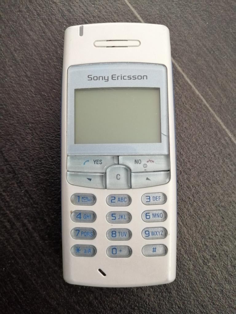 WEG=WEG!!! VINTAGE COLLECTORS ITEM SONY ERICSSON MOBIELTJE, Télécoms, Téléphonie mobile | Sony, Autres systèmes, Gris, Enlèvement ou Envoi