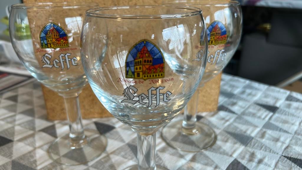 3 Leffe glazen, Ophalen, Zo goed als nieuw, Bierglas