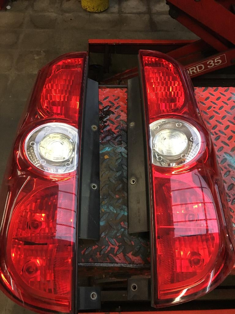 FEU ARRIERE OPEL COMBO D, Ophalen, Gebruikt, RUE BRIGADE PIRON 307, Garage_bila@yahoo.fr