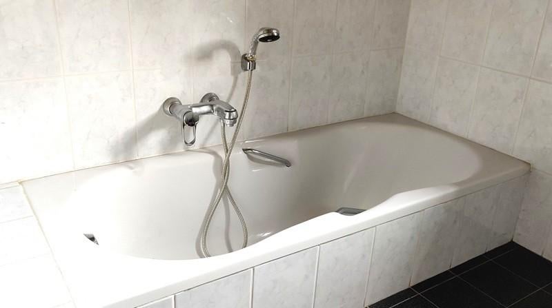 Ligbad incl. Thermostatische kraan en handdouche, Ophalen, Zo goed als nieuw, Bad