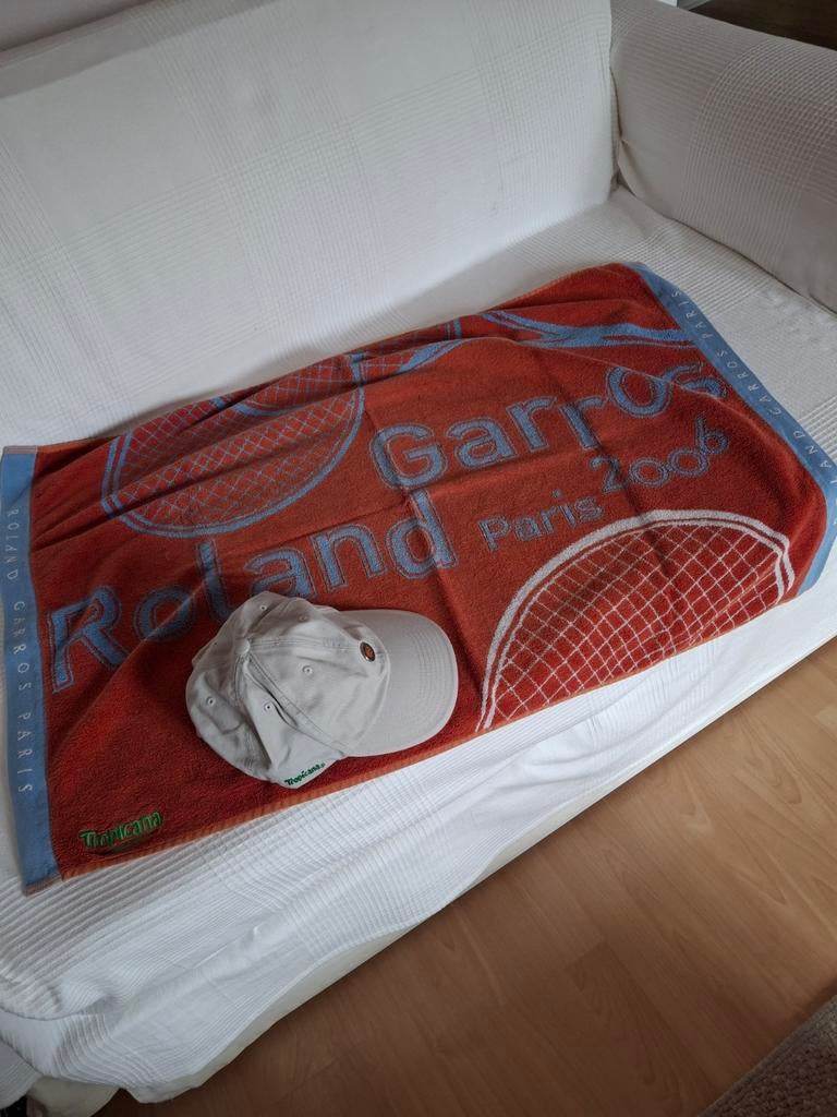 Bonnet et serviettes de tennis Roland Garros 2006, Enlèvement