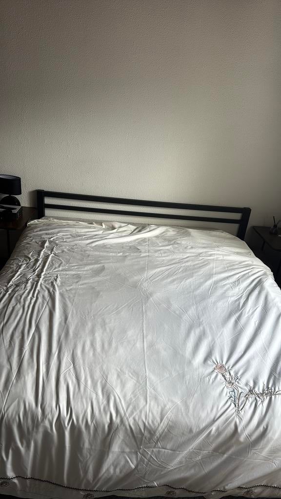Grote bed 200x180cm met lattenbodem NIEUW, Ophalen, Zo goed als nieuw