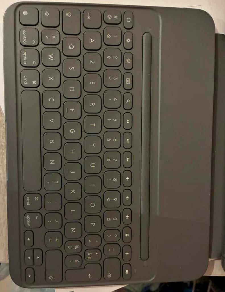 Ipad hoesje/ toetsenbord ipad a16, Computers en Software, Tablet-hoezen, Ophalen, Zo goed als nieuw, A16, Bescherming voor- en achterkant