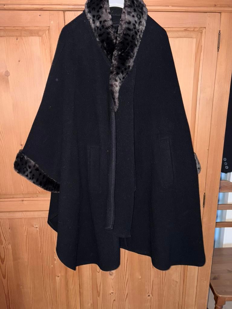 Warme Cape 42-44, Vêtements | Femmes, Vestes | Hiver, Enlèvement, Porté, Taille 42/44 (L), Noir