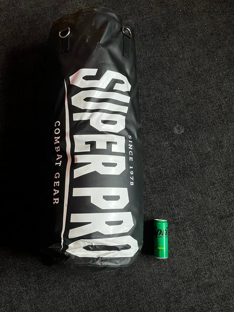 Bokszak + gratis dumbells (10 kg + 2×5 kg) – goede staat, Sport en Fitness, Boksen, Zo goed als nieuw, Bokszak, Ophalen