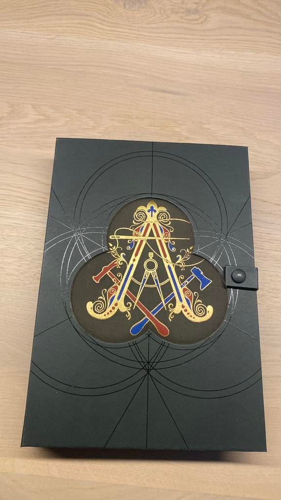 Tomorrowland treasure case 2023 incl bandje, Ophalen, Zo goed als nieuw