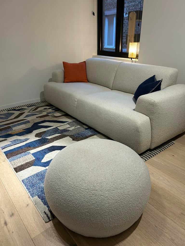 Bijna nieuwe Colimbra 2.5-zits sofa + matching poef - Boucle, Ophalen, 100 tot 125 cm, Driepersoons, Zo goed als nieuw
