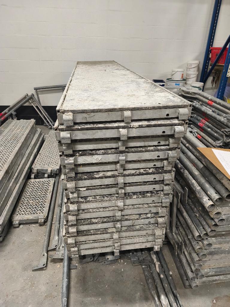 Stijger: Altrad Quadro, Doe-het-zelf en Bouw, Ophalen, Gebruikt, Gevelsteiger, Minder dan 2 meter