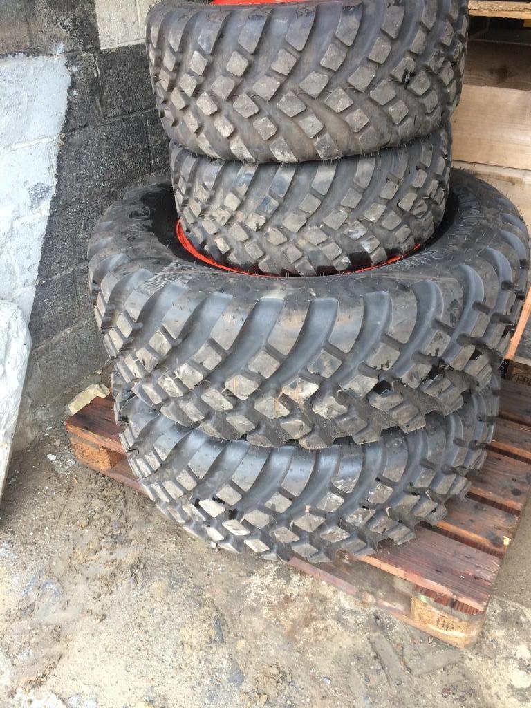 Pneus industriels + jante pour tracteur Kubota, Articles professionnels, Enlèvement ou Envoi