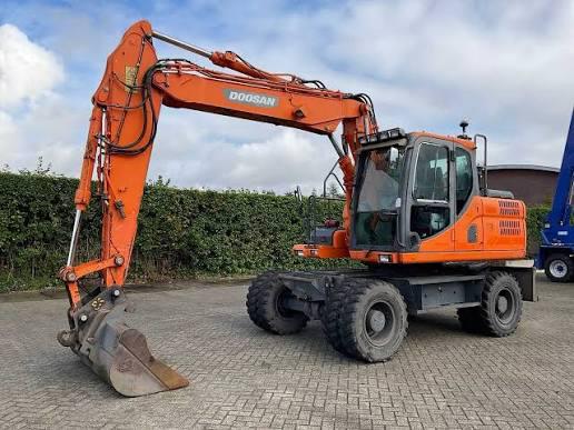 Cherche doosan DX140W/ DX160W HITACHI EX60WD PELLE PNEU, Articles professionnels, Machines & Construction | Grues & Excavatrices