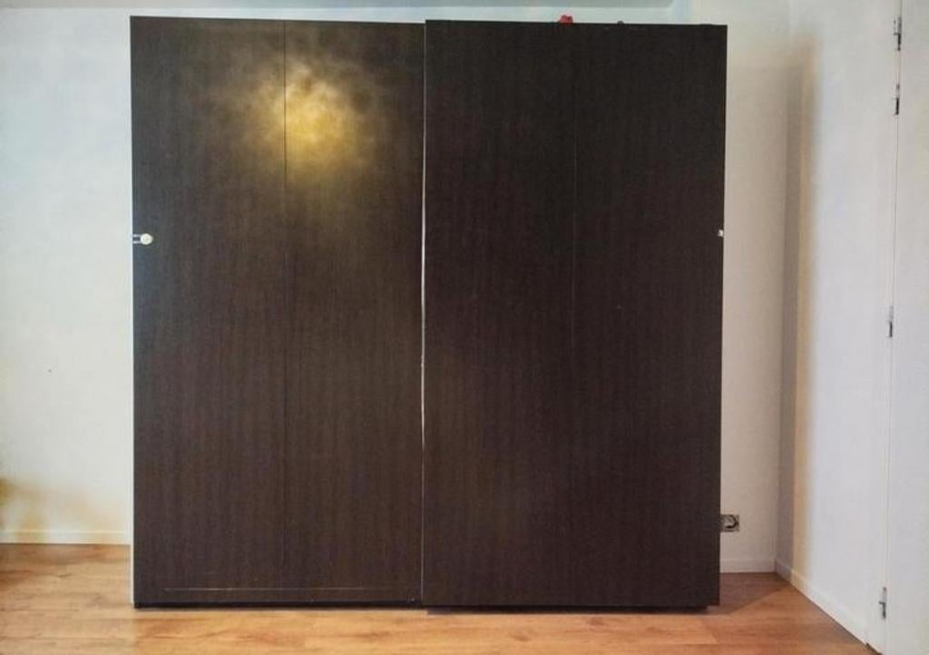 Armoire avec portes coulissantes – grande capacité, Maison & Meubles, Armoires | Armoires à porte coulissante & Armoires à archives