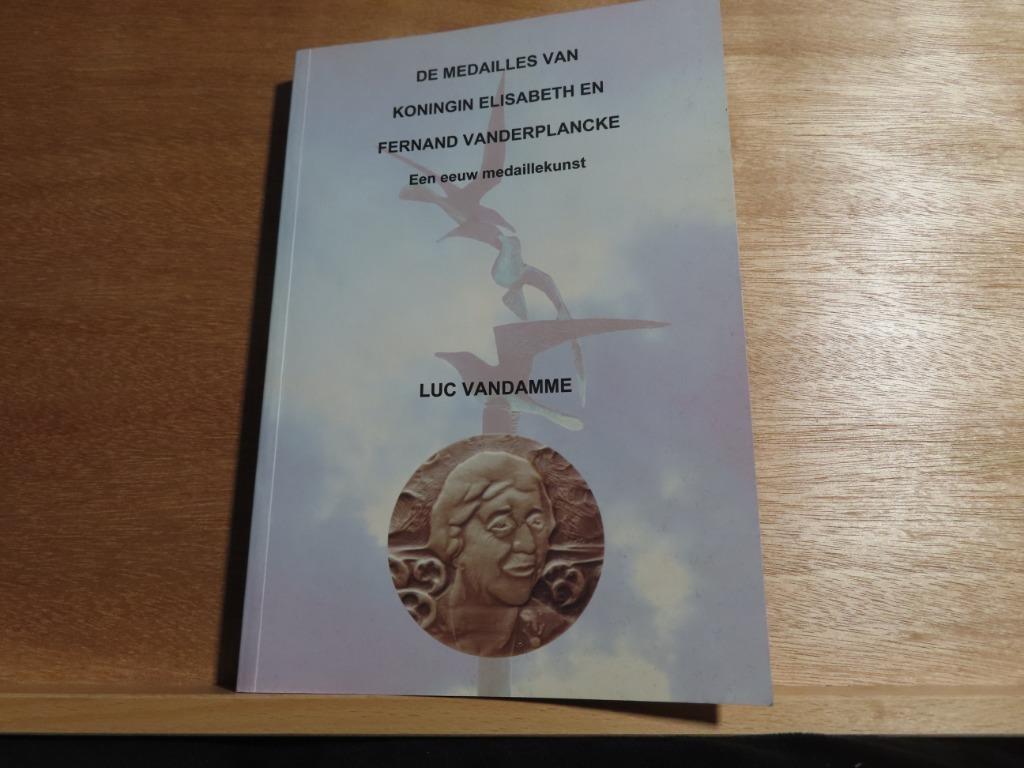 Les médailles de la Reine Elisabeth et de Fernand Vanderplan, Livres, Neuf, Luc Vandamme, Enlèvement ou Envoi, Autres sujets/thèmes