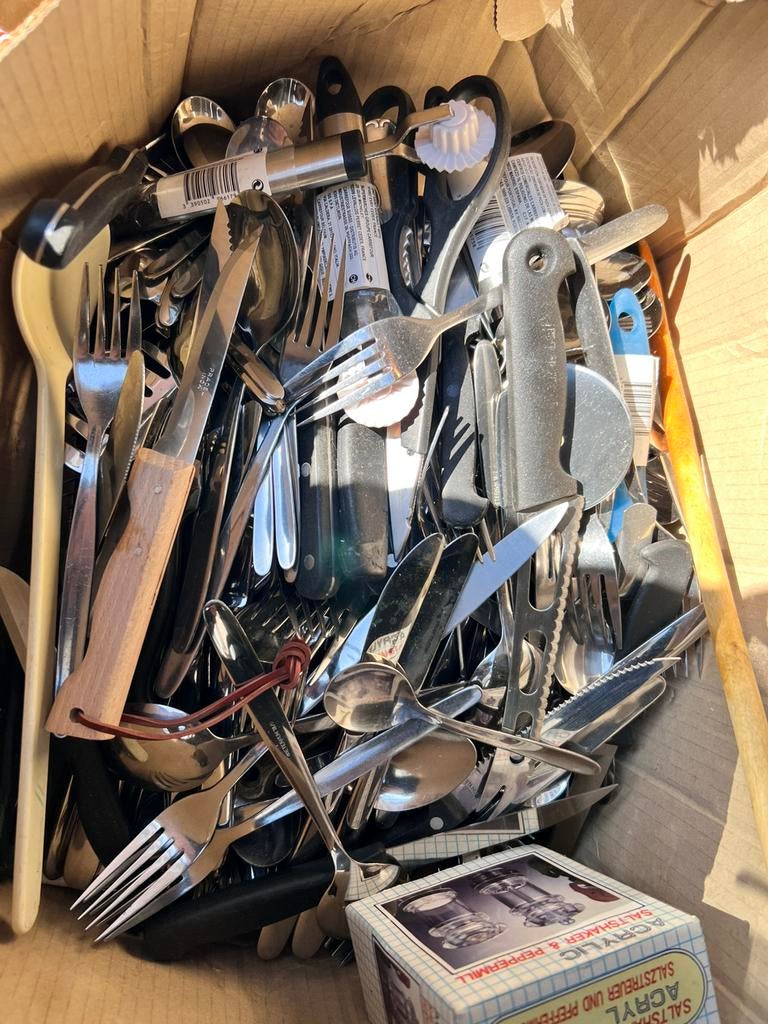 Lot de couverts en inoxe et en métal neuf, Enlèvement ou Envoi, Comme neuf, Métal