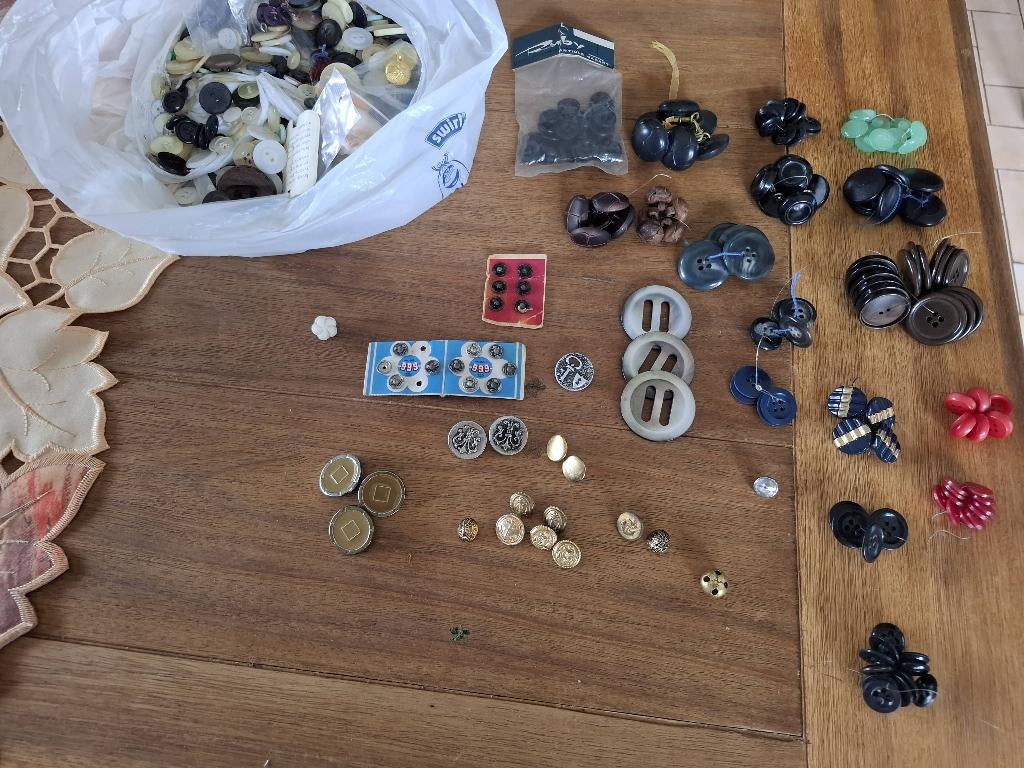Lot ancien bouton de couture, Enlèvement, Utilisé, Bouton ou Boutons