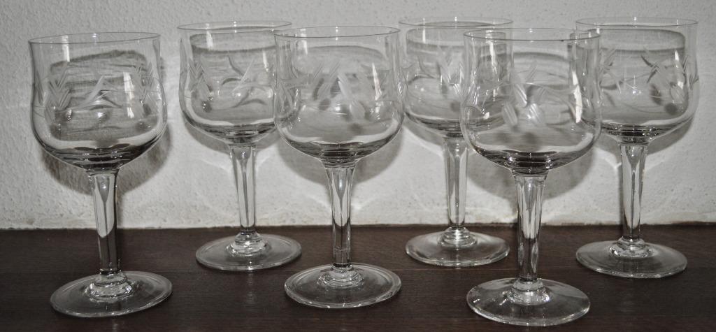6 verres à vin vintage à motif végétal découpé, 16 cm de hau, Antiquités & Art, Antiquités | Verre & Cristal, Enlèvement ou Envoi
