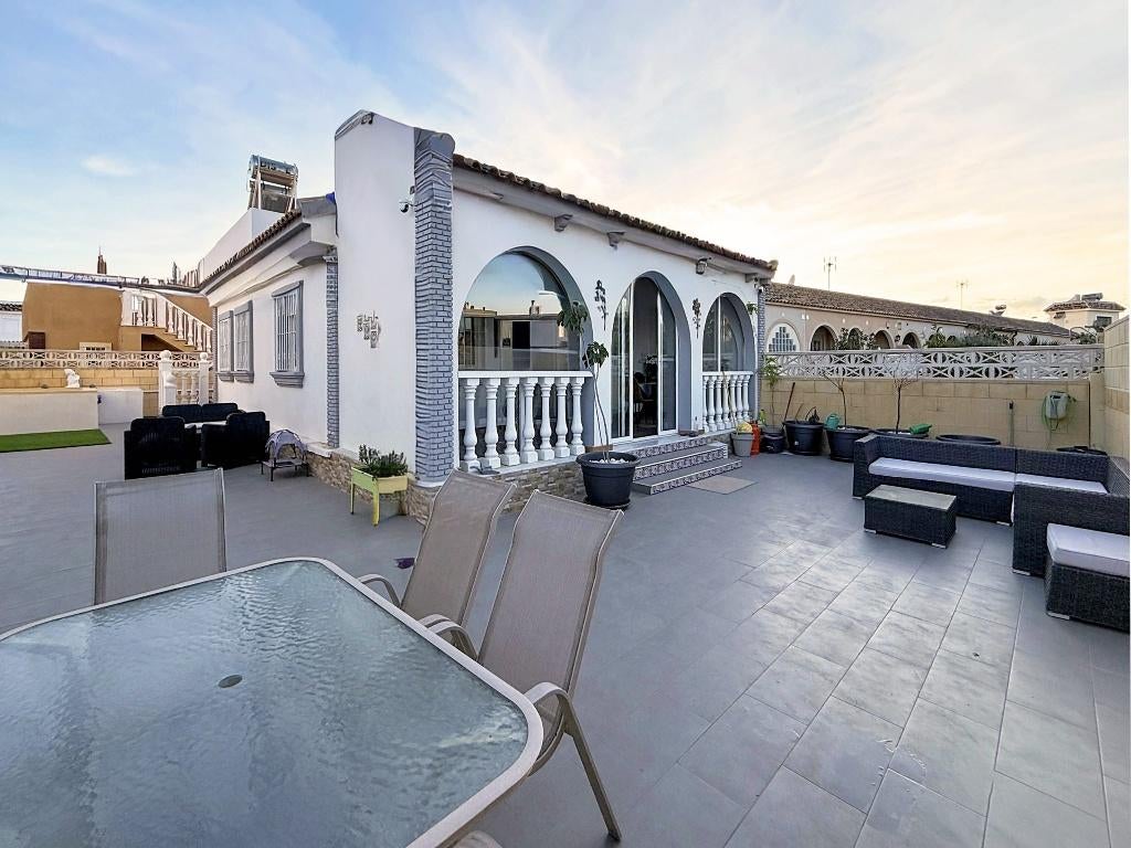 SUPERBE VILLA A UN TOUT PETIT PRIX, Immo, Étranger, Espagne, Maison d'habitation, Ville