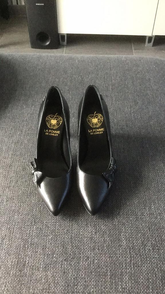 La pomme de loveley schoenen, Enlèvement, Comme neuf