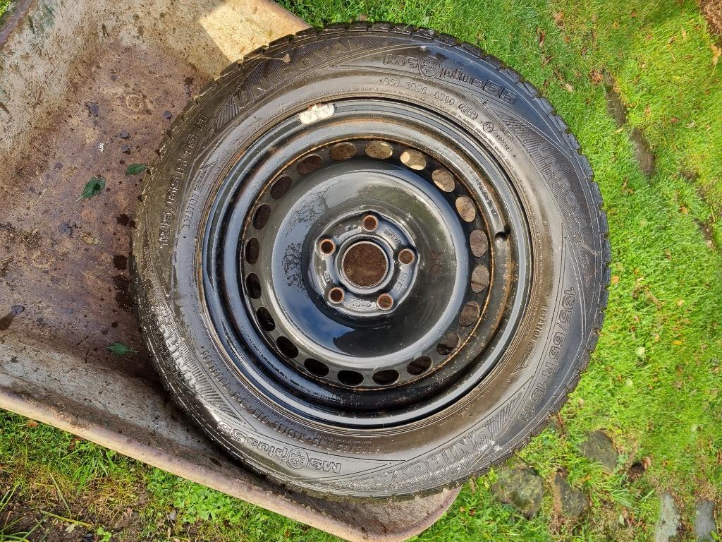 4 jantes acier + pneus hiver, Autos : Pièces & Accessoires, 15 pouces, Pneus et Jantes, Pneus hiver, Véhicule de tourisme