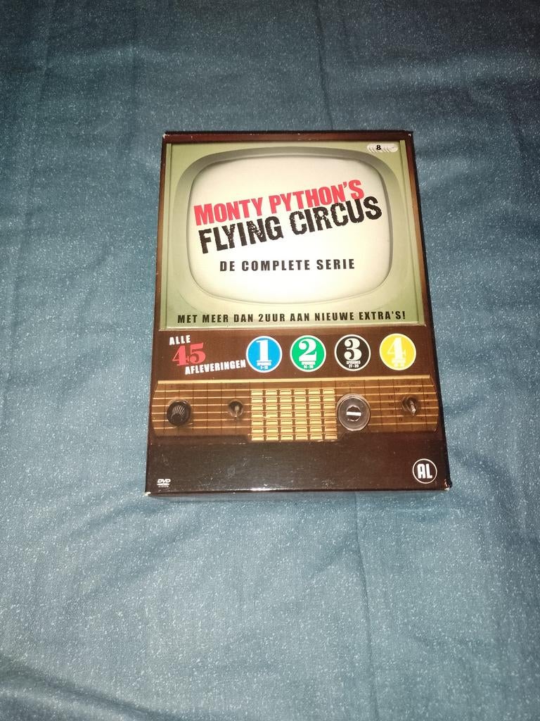 Te koop in een dvd-box de complete Monty Python's, Actiekomedie, Boxset, Vanaf 9 jaar, Ophalen of Verzenden