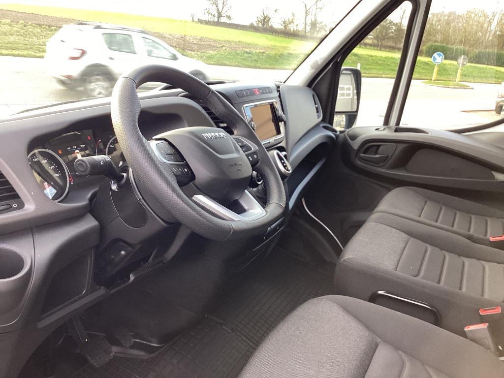 iveco daily l4 h2 30hdi 180pk automaat 2023 10KM, Auto's, 4 cilinders, Iveco, Bedrijf, Diesel