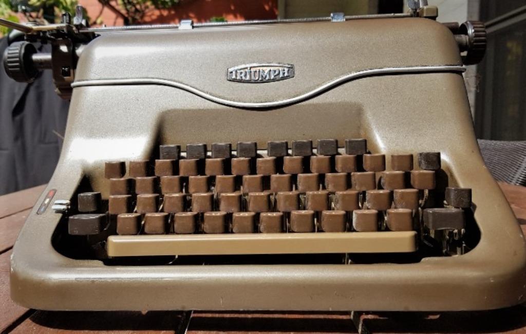 Oude Triumph typmachine, Diversen, Typemachines, Ophalen