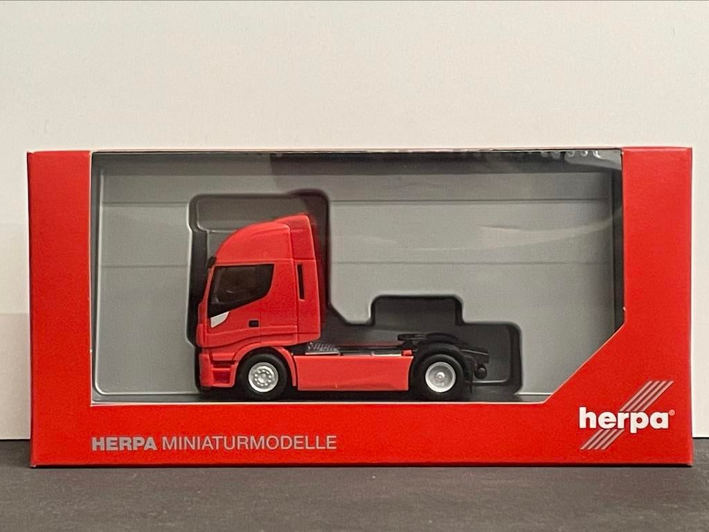 Herpa Iveco Stralis trekker rood 1/87, Ophalen of Verzenden, Zo goed als nieuw, Bus of Vrachtwagen, Herpa
