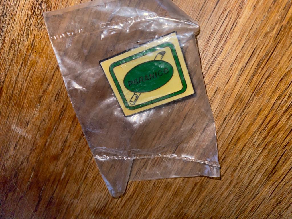 Pin’s Paranico vert blanc vintage Collector ‘90s Rare ! Neuf, Collections, Envoi, Neuf, Marque, Insigne ou Pin's