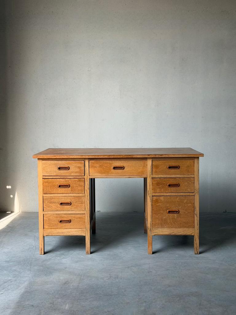 Vintage houten bureau met lades, Huis en Inrichting, Ophalen, Zo goed als nieuw