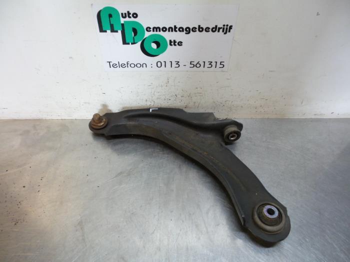 Draagarm links-voor van een Renault Clio (Clio 4 12-), Gebruikt, -, Renault, -