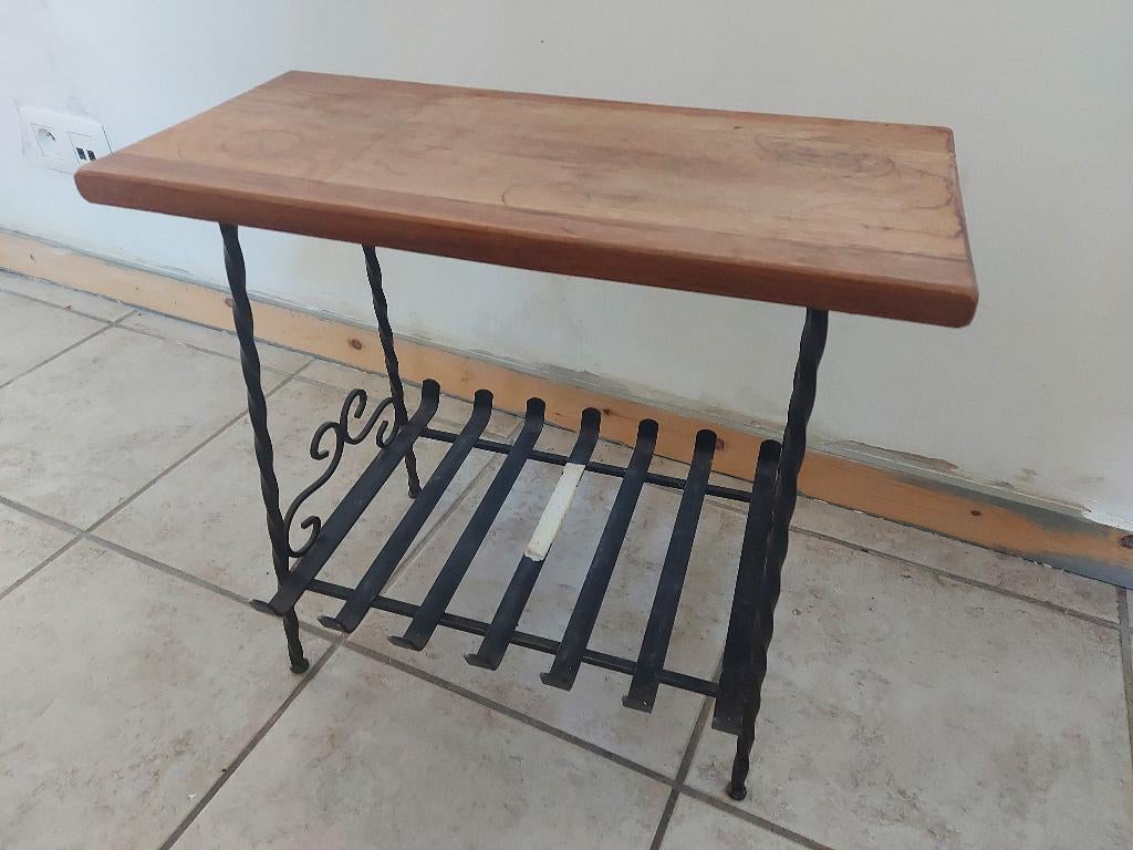 Porte journaux en bois et fer forgé, Enlèvement, Utilisé