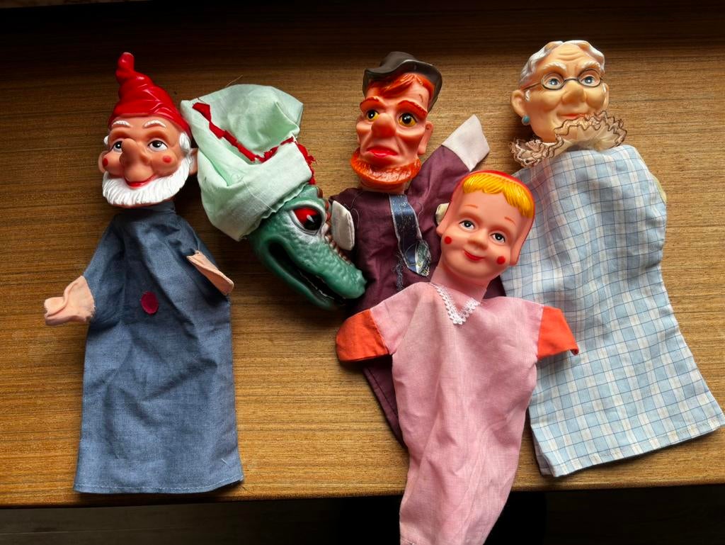 Oude poppenkastpoppen, Ophalen, Zo goed als nieuw