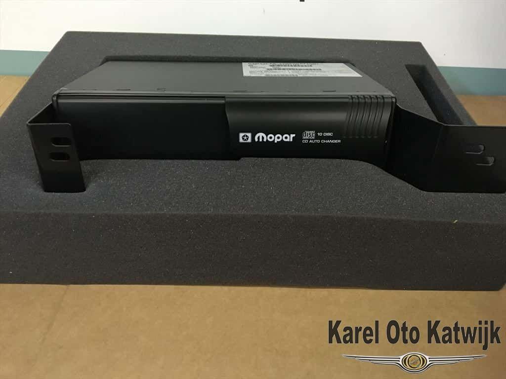 CD wisselaar 10 Disc Chrysler, Auto diversen, Autoradio's, Ophalen of Verzenden, -, -, -