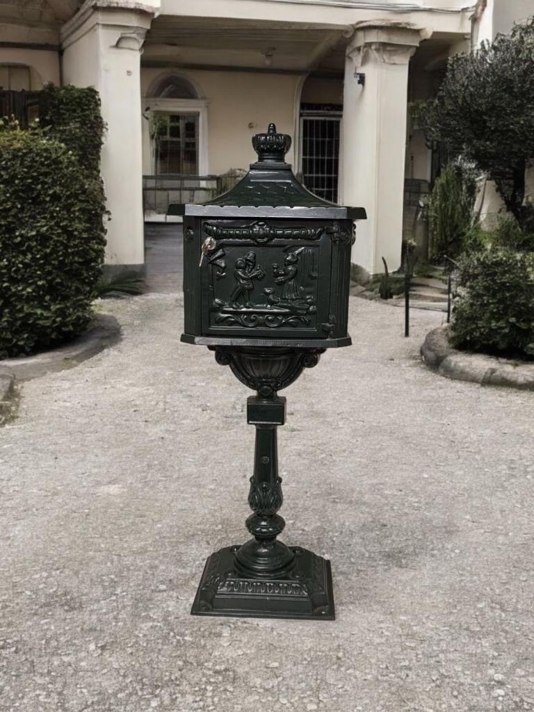 Pracht staande brievenbus in een antiek look., Tuin en Terras, Ophalen, Nieuw, Aluminium, Staande brievenbus