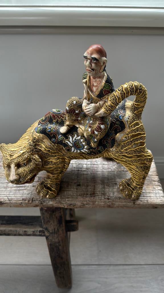 Japanse beelden zoals in Ensor schilderij, Ophalen