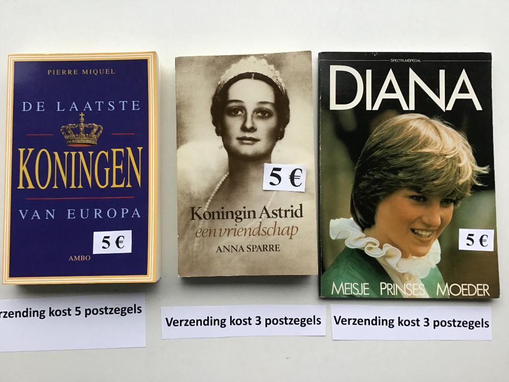 3 boekjes van bekende "Koninginnen" aan 5 euro, Ophalen of Verzenden, Zo goed als nieuw