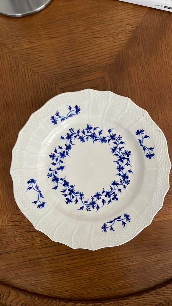 Porcelaine de Tournai - assiette creuse barbeau, Antiek en Kunst, Antiek | Wandborden en Tegels, Ophalen
