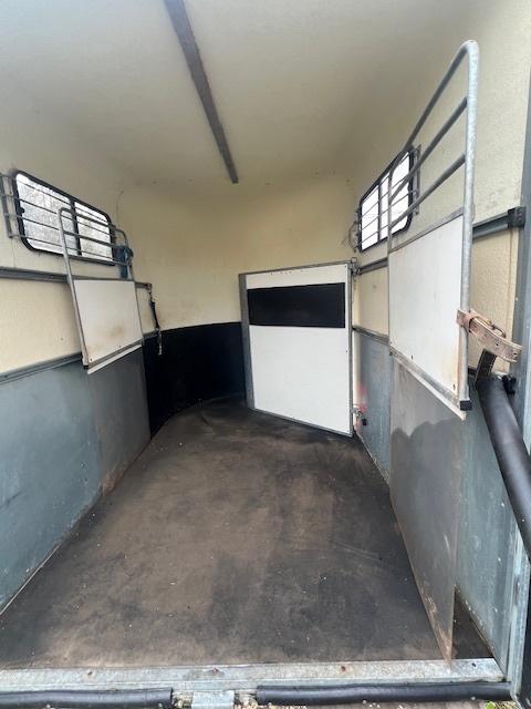 VAN „FAUTRAS OBLIC 2 PAARDEN”, Dieren en Toebehoren, Paarden en Pony's | Trailers en Aanhangwagens, Ophalen, Gebruikt, Polyester