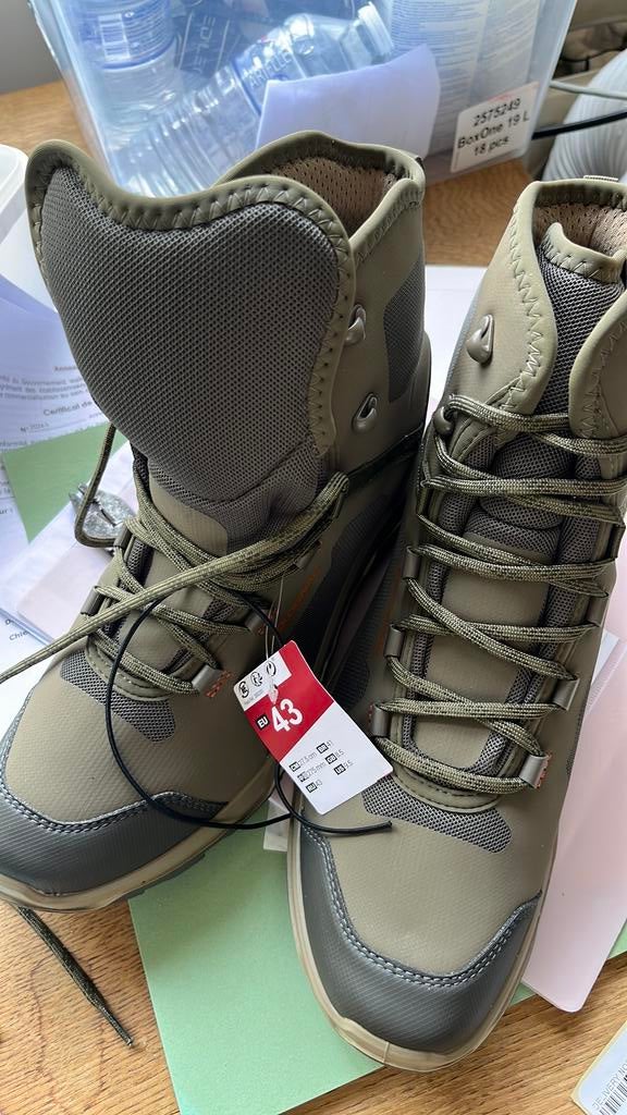 Chaussures de marche Decathlon taille 43, Enlèvement, Neuf