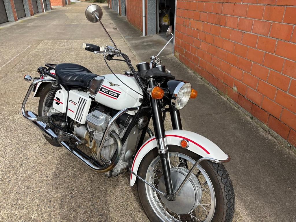 Moto Guzzi V7 Special, Motos